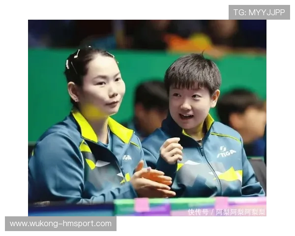 何卓佳这生活真不像跳台上的样子，谁能想到她私下竟然这么会宠娃？