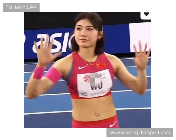 吴艳妮赛前涂指甲油的样子，真的不像来比赛的