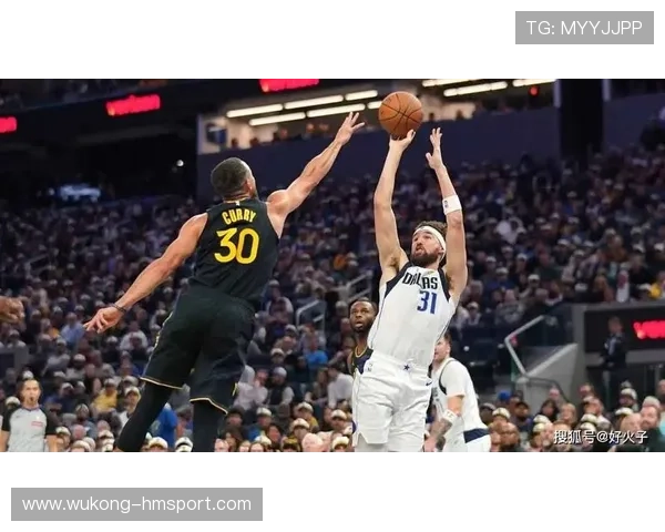 克莱·汤普森三分开火拉开优势，助勇士提升关键回合效率