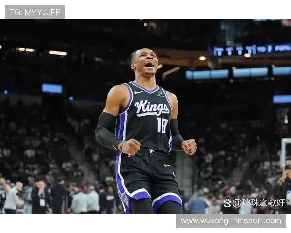 奥斯卡·罗伯特森持球突破助攻持稳球队节奏，效率明显优于同时代后卫